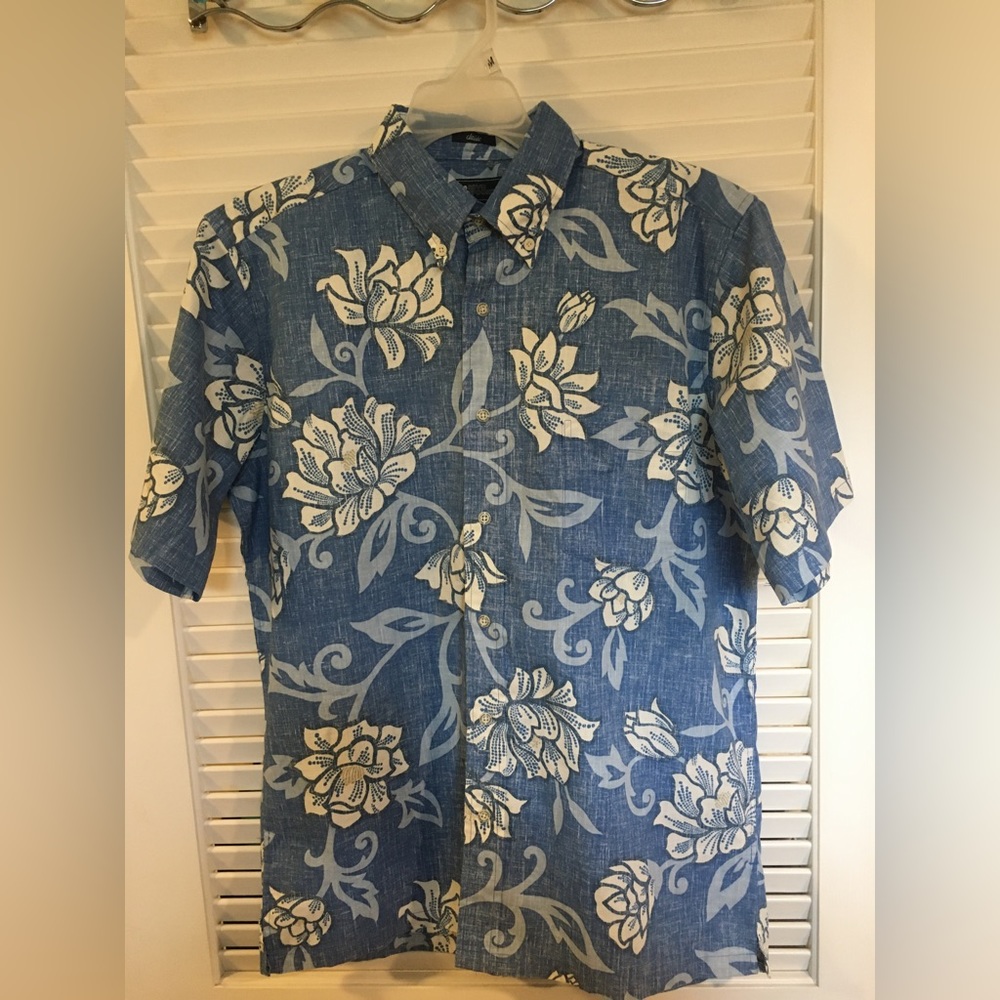 Original Reyn Spooner button up shirt. Brand new with tags never worn.